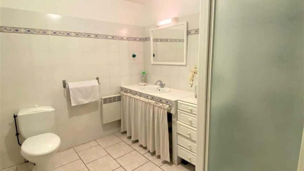 Photo of Bathroom in Saint-Laurent-de-la-Cabrerisse