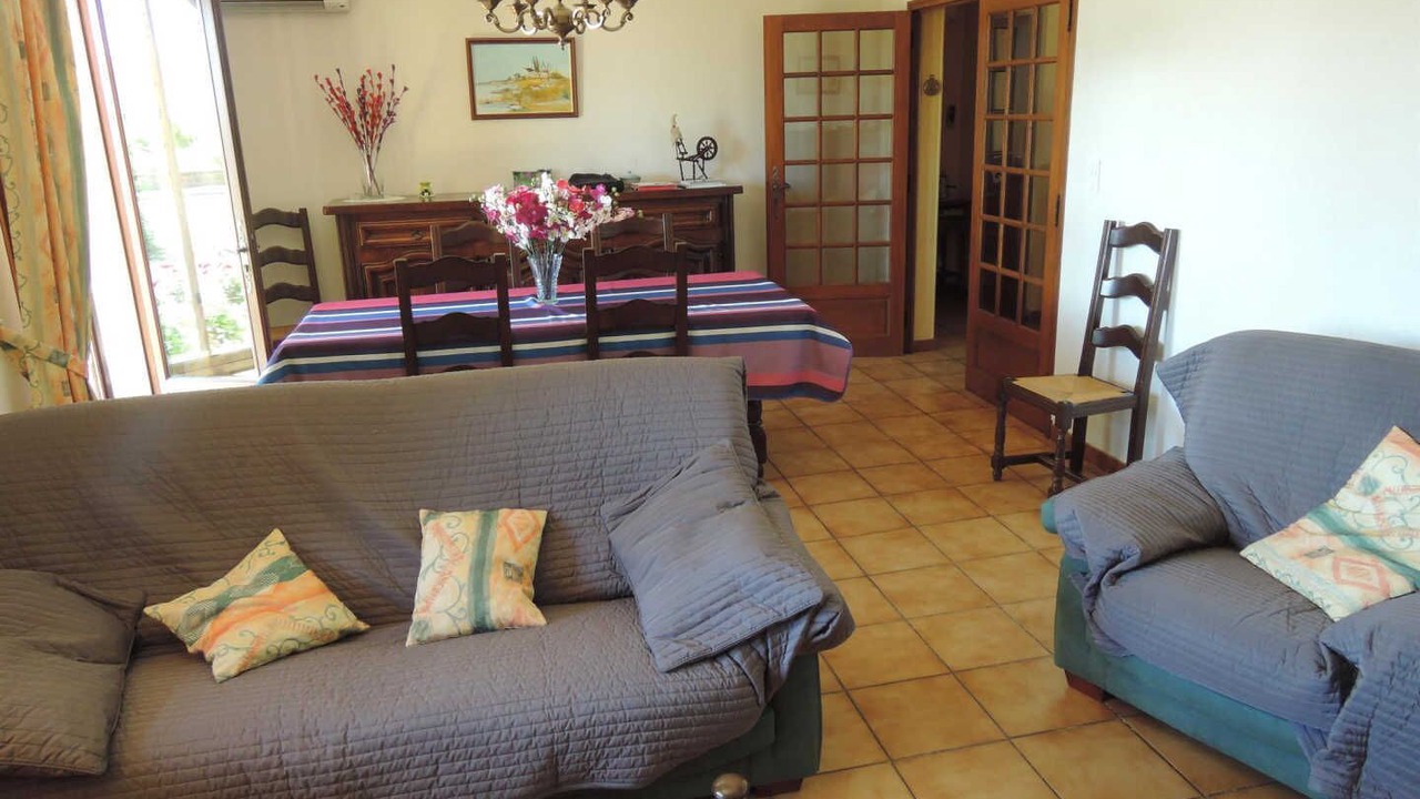 Photo of Livingroom in Ouveillan