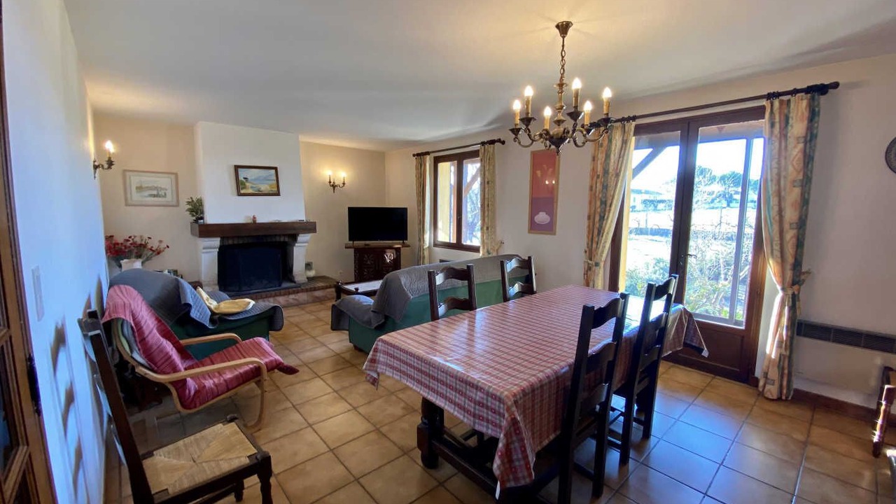 Photo of Livingroom in Ouveillan