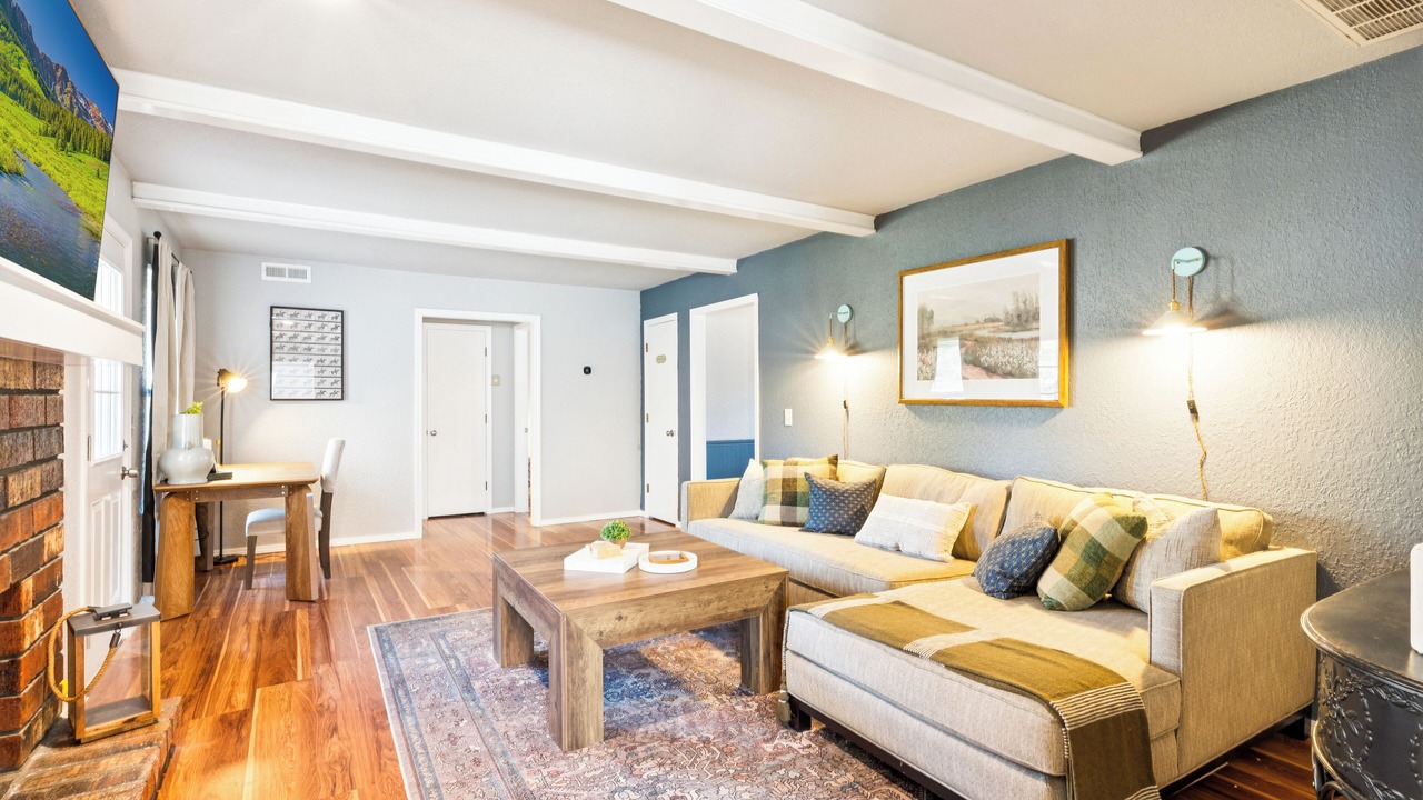 Photo of Livingroom in Broken Arrow