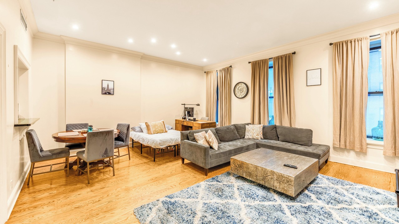Photo of Livingroom in Turtle Bay