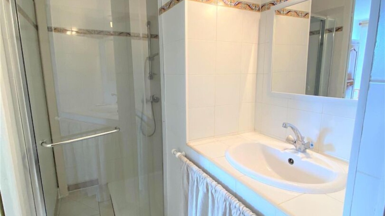 Photo of Bathroom in Saint-Laurent-de-la-Cabrerisse
