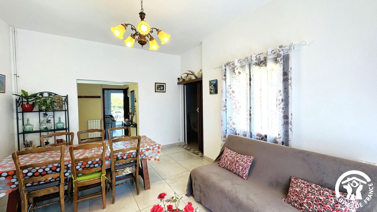Photo of Livingroom in Saint-Martin-Lalande