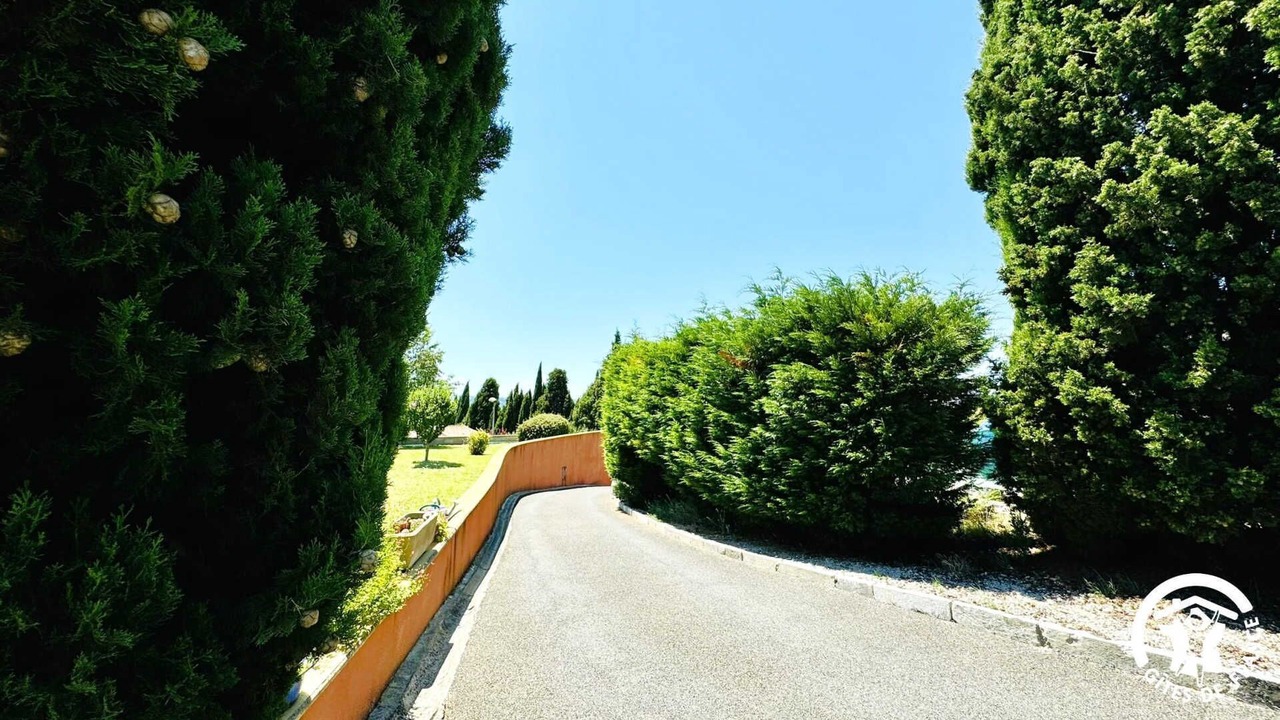 Photo of Outdoor in Saint-Martin-Lalande