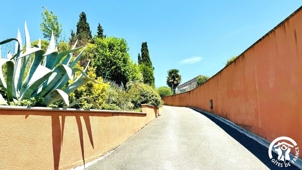 Photo of Outdoor in Saint-Martin-Lalande