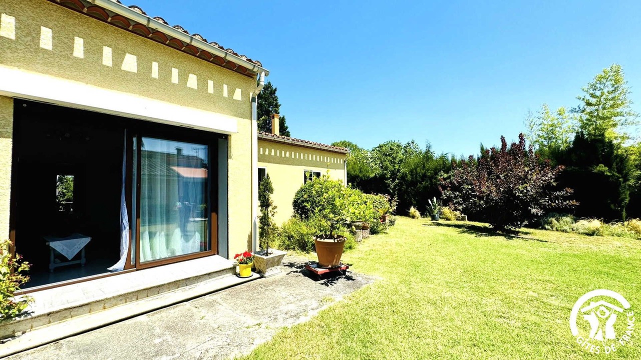 Photo of Patio Balcony in Saint-Martin-Lalande