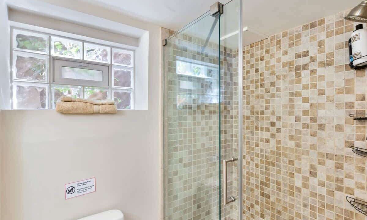Photo of Bathroom in Del Ray
