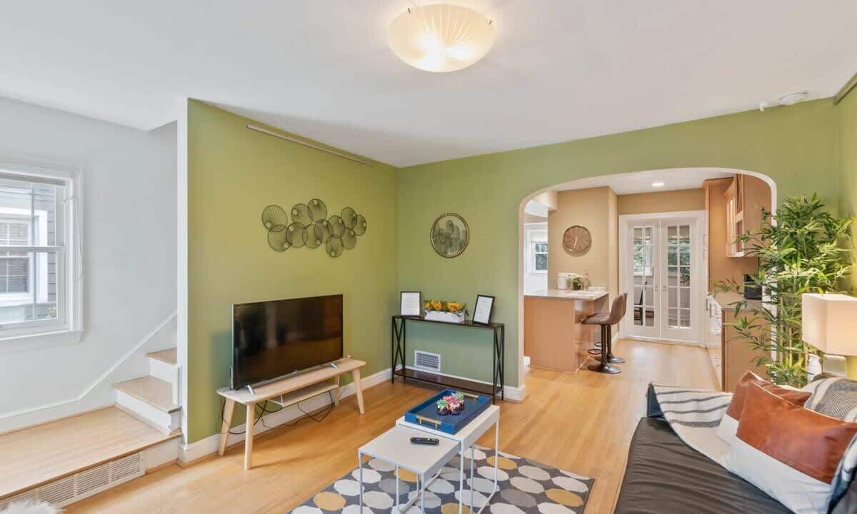 Photo of Bedroom in Del Ray