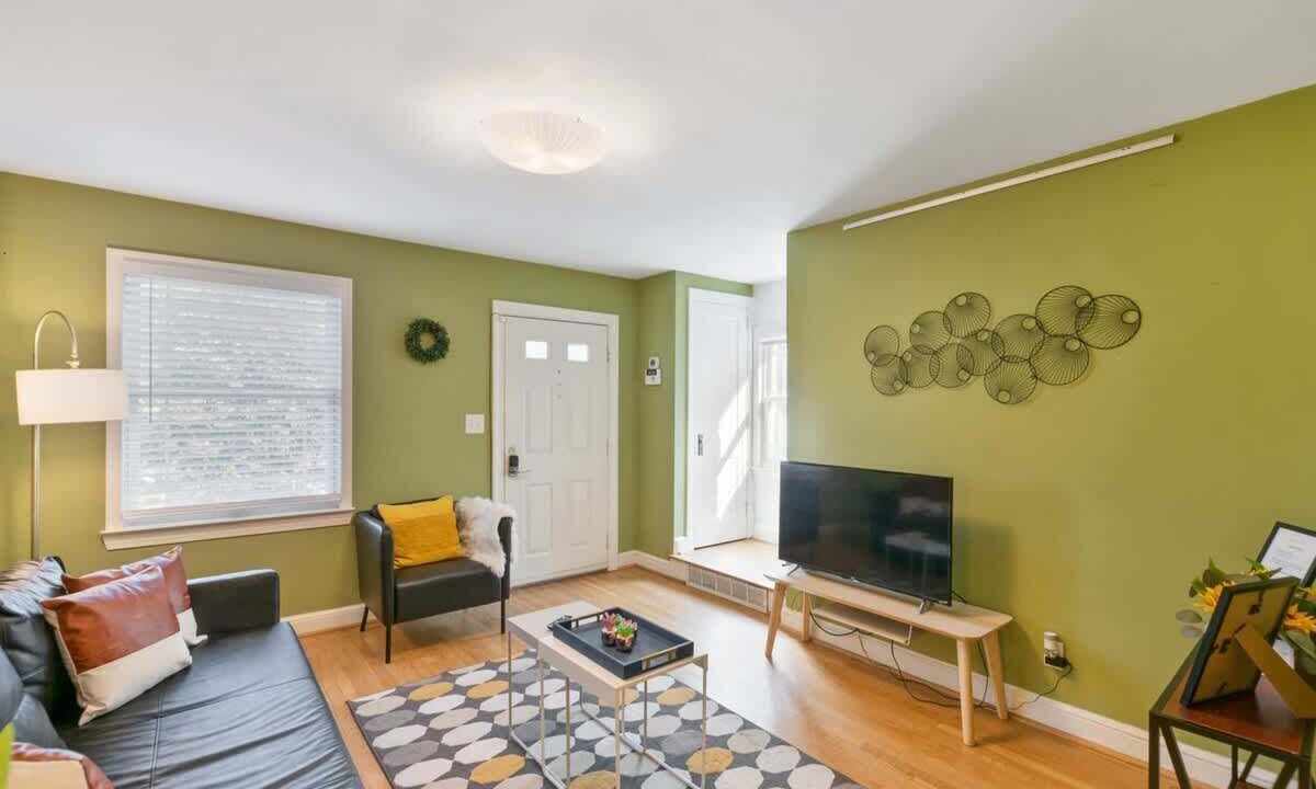 Photo of Bedroom in Del Ray