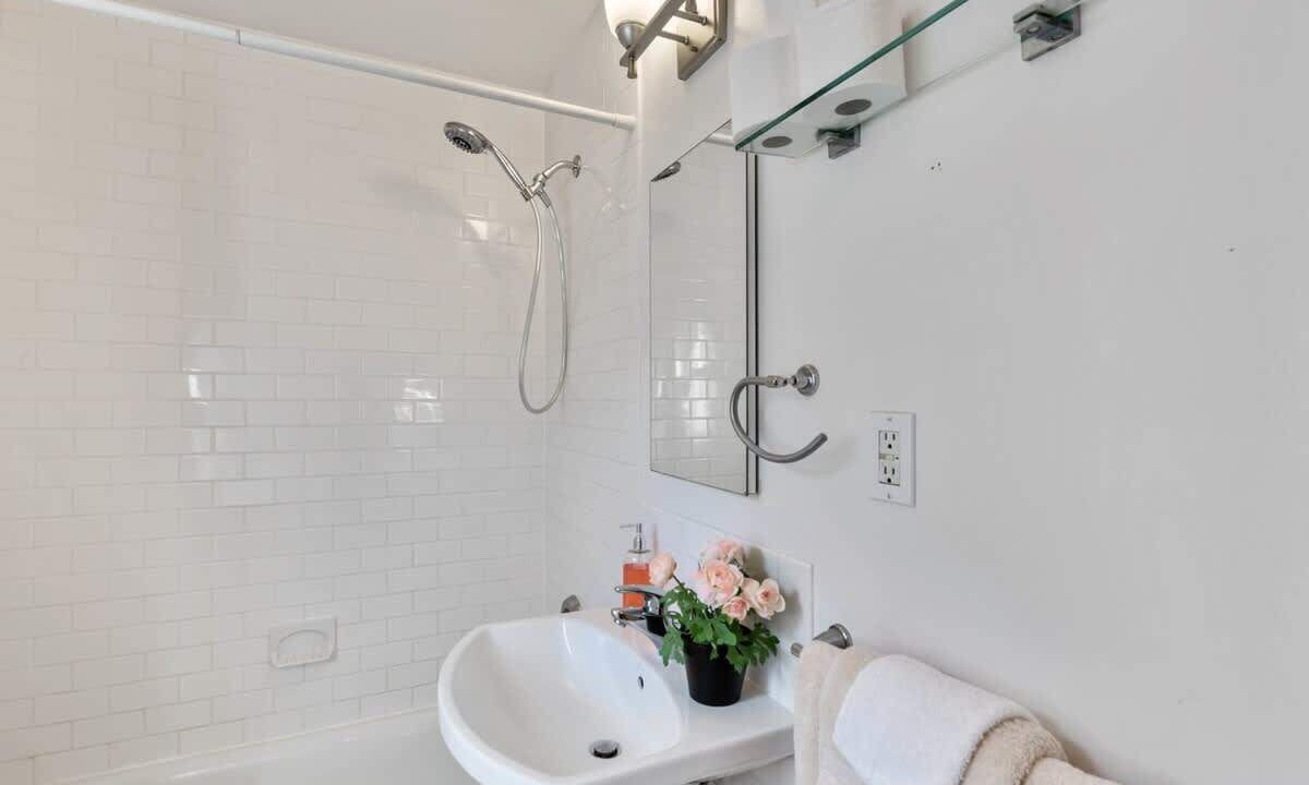 Photo of Bathroom in Del Ray