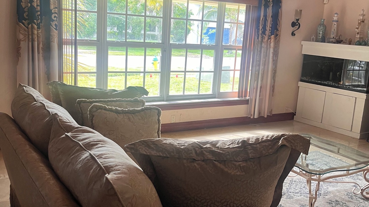 Photo of Livingroom in Inverrary