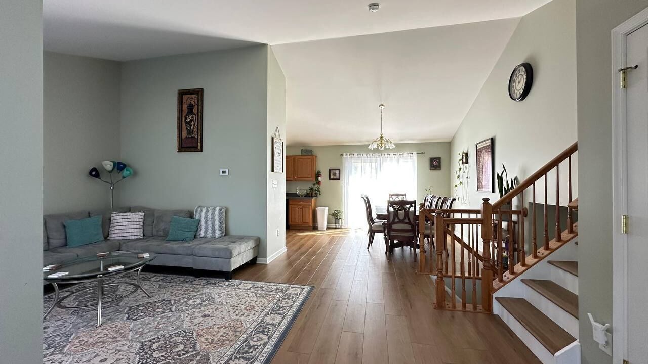 Photo of Livingroom in State College
