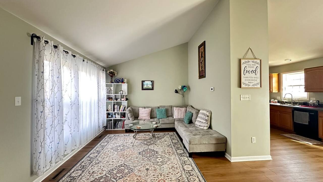 Photo of Livingroom in State College