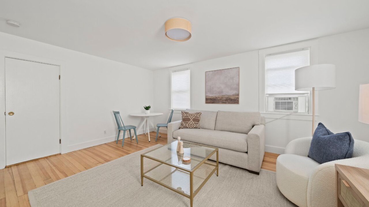 Photo of Livingroom in High Street Hill