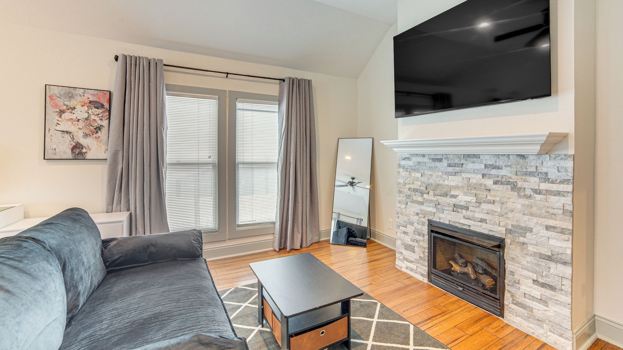 Photo of Livingroom in Peak's Suburban Addition