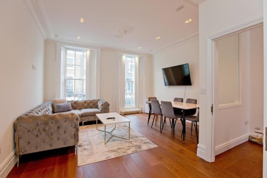 Photo of Livingroom in Brompton & Hans Town