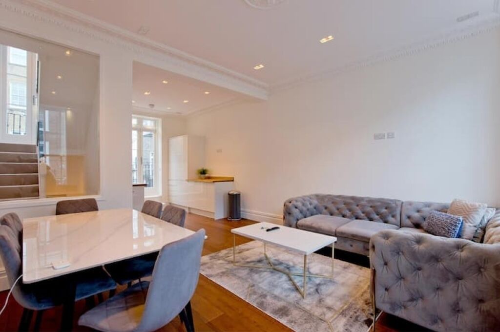 Photo of Livingroom in Brompton & Hans Town