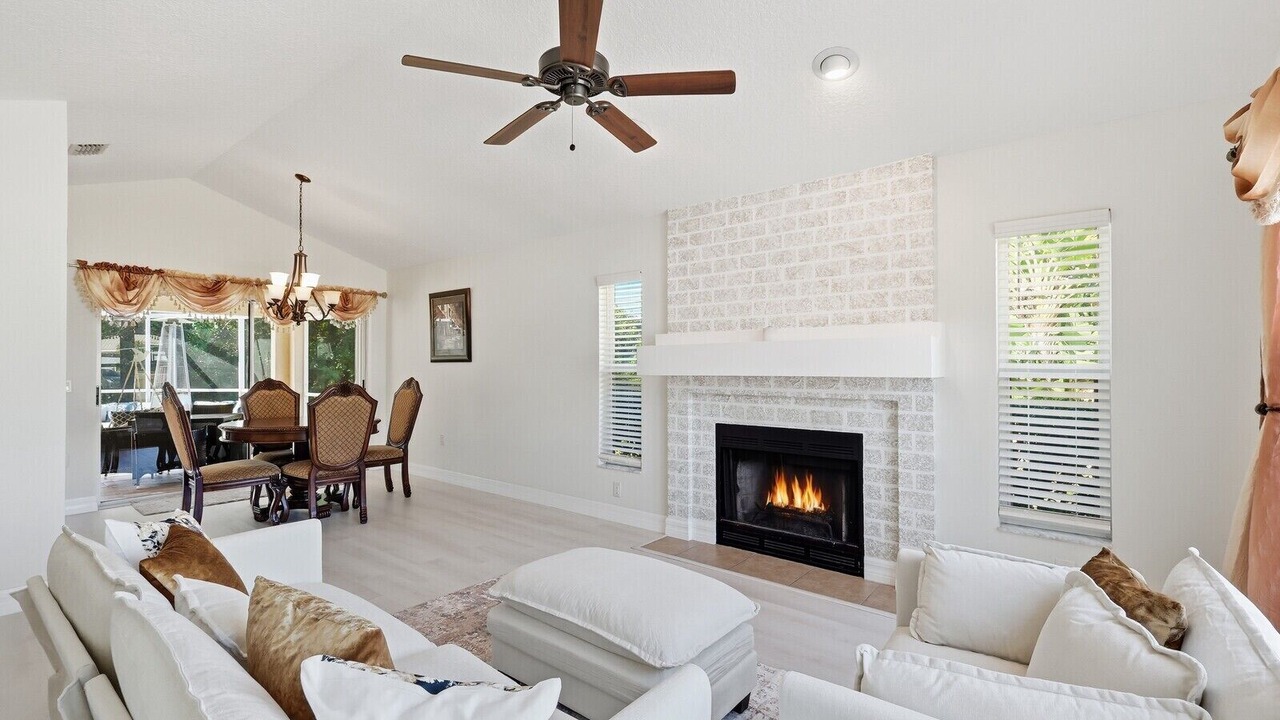 Photo of Livingroom in Trailer Estates