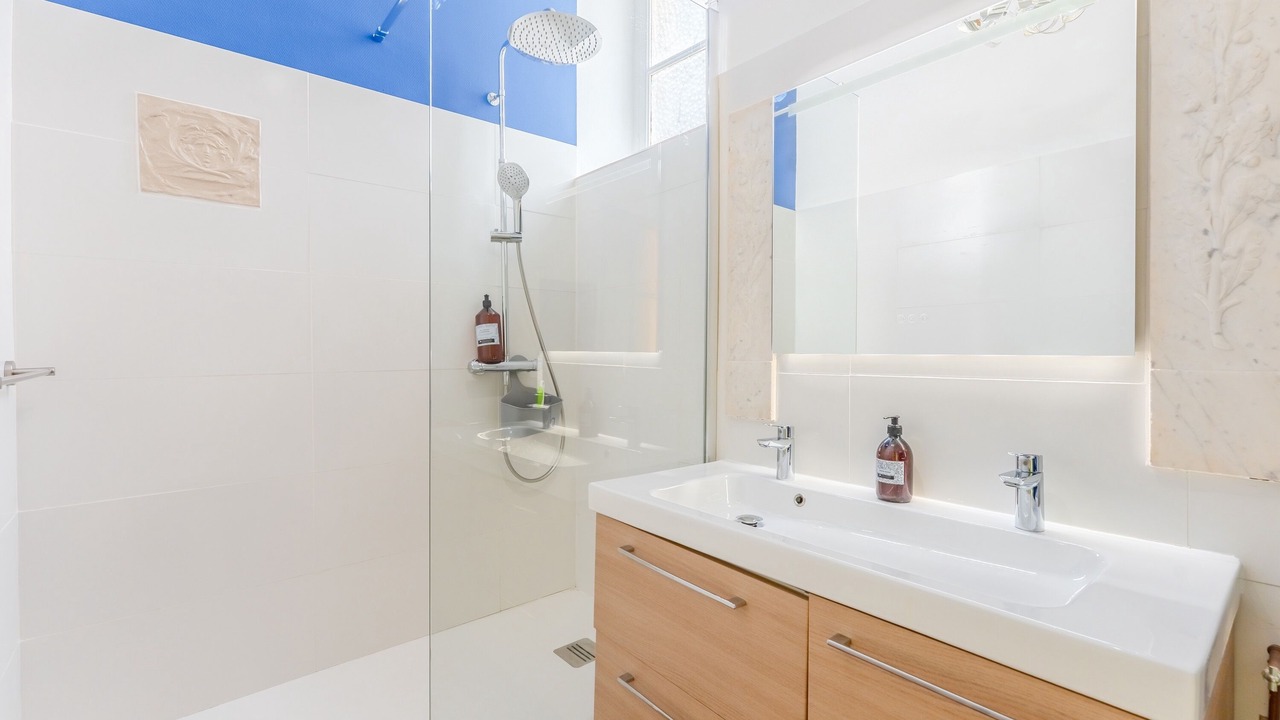 Photo of Bathroom in Decre-Cathedrale