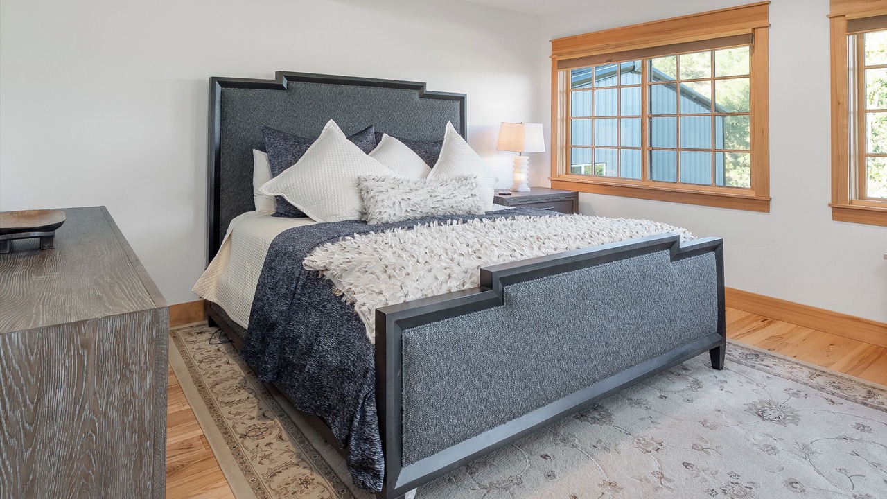 Photo of Bedroom in Roseburg