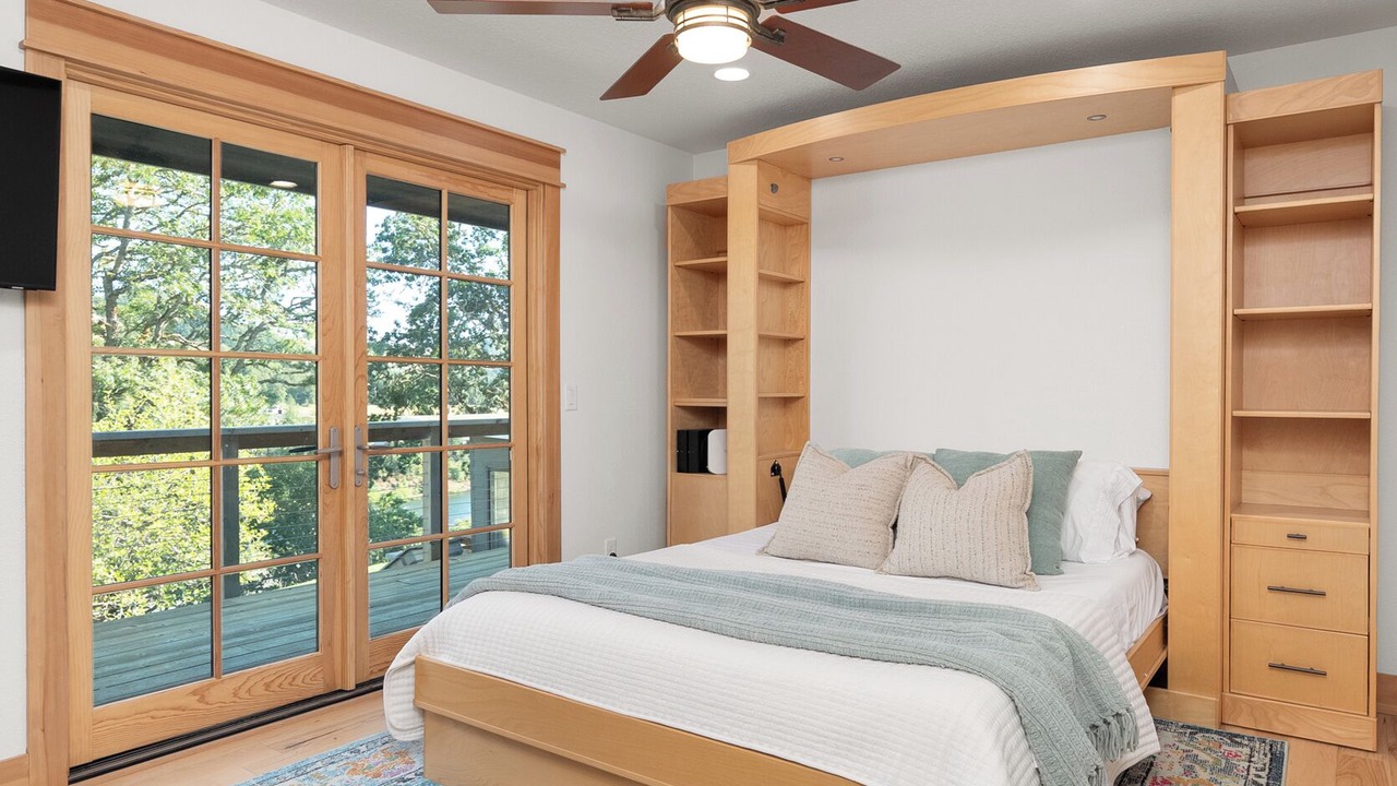 Photo of Bedroom in Roseburg