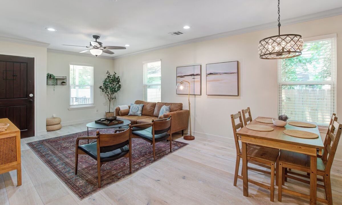 Photo of Livingroom in Shady Acres
