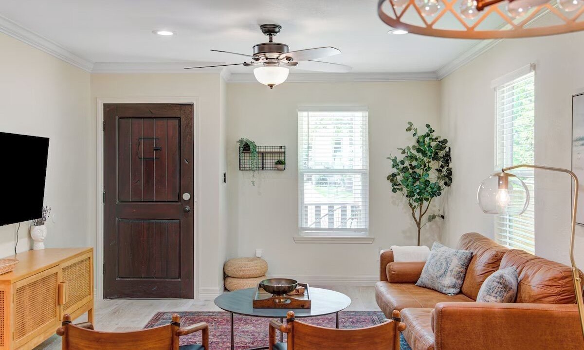 Photo of Livingroom in Shady Acres