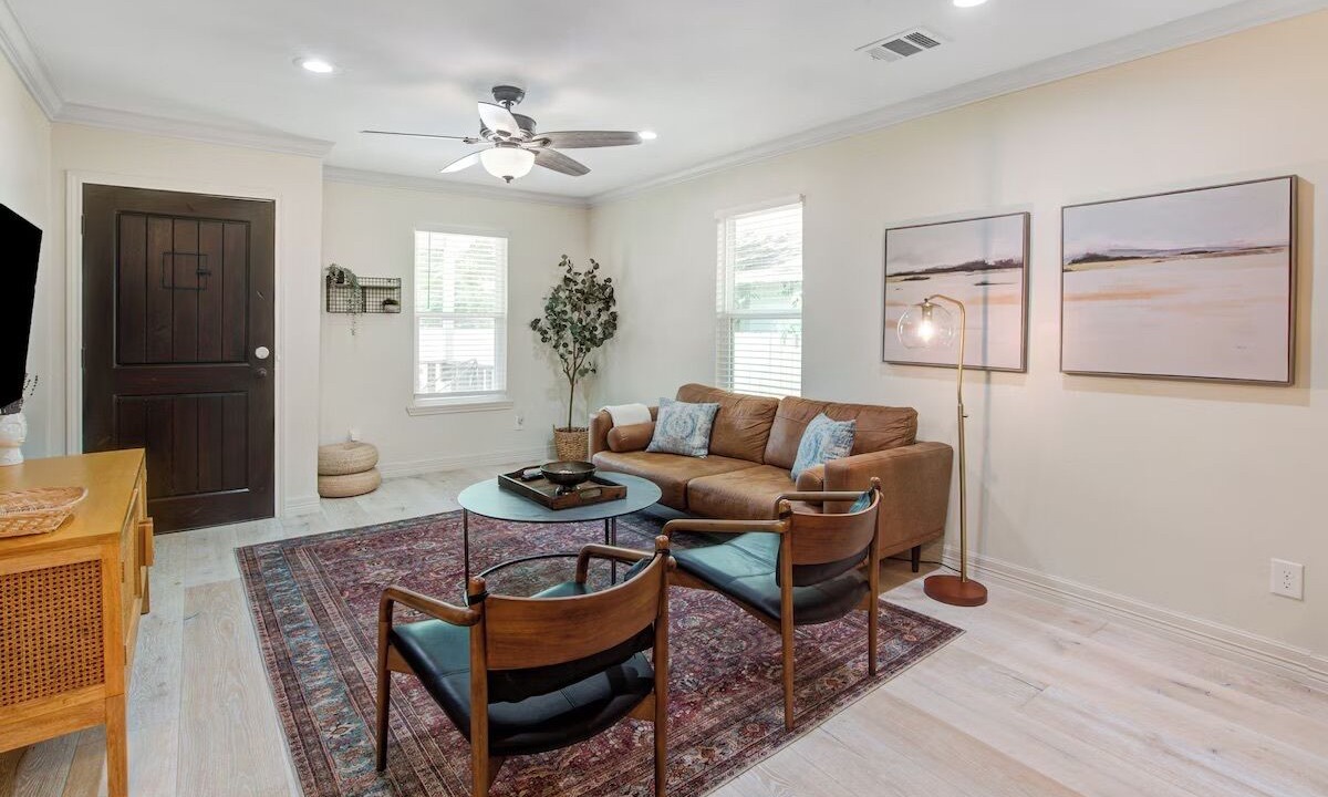 Photo of Livingroom in Shady Acres