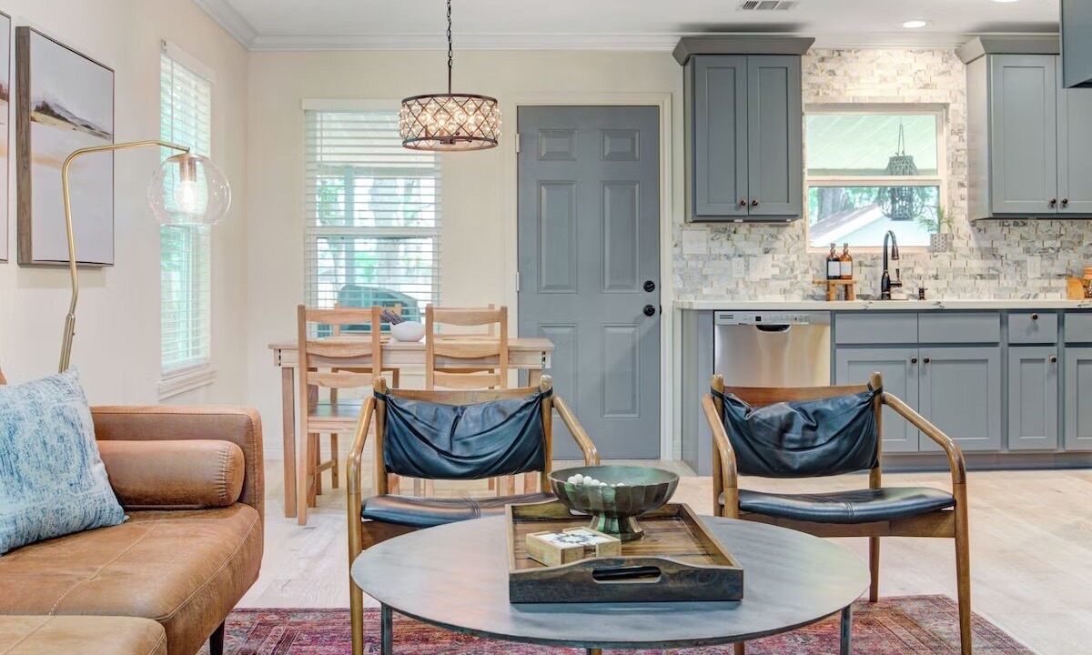 Photo of Livingroom in Shady Acres