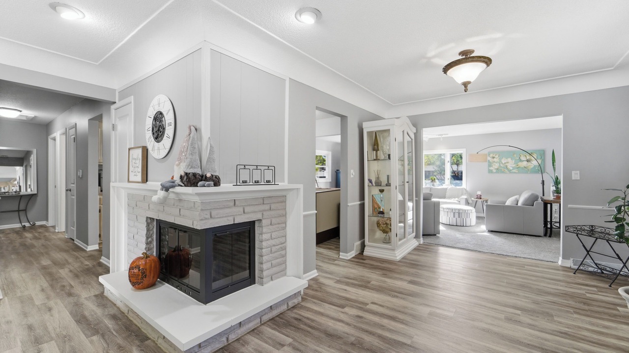 Photo of Livingroom in Windsor Heights