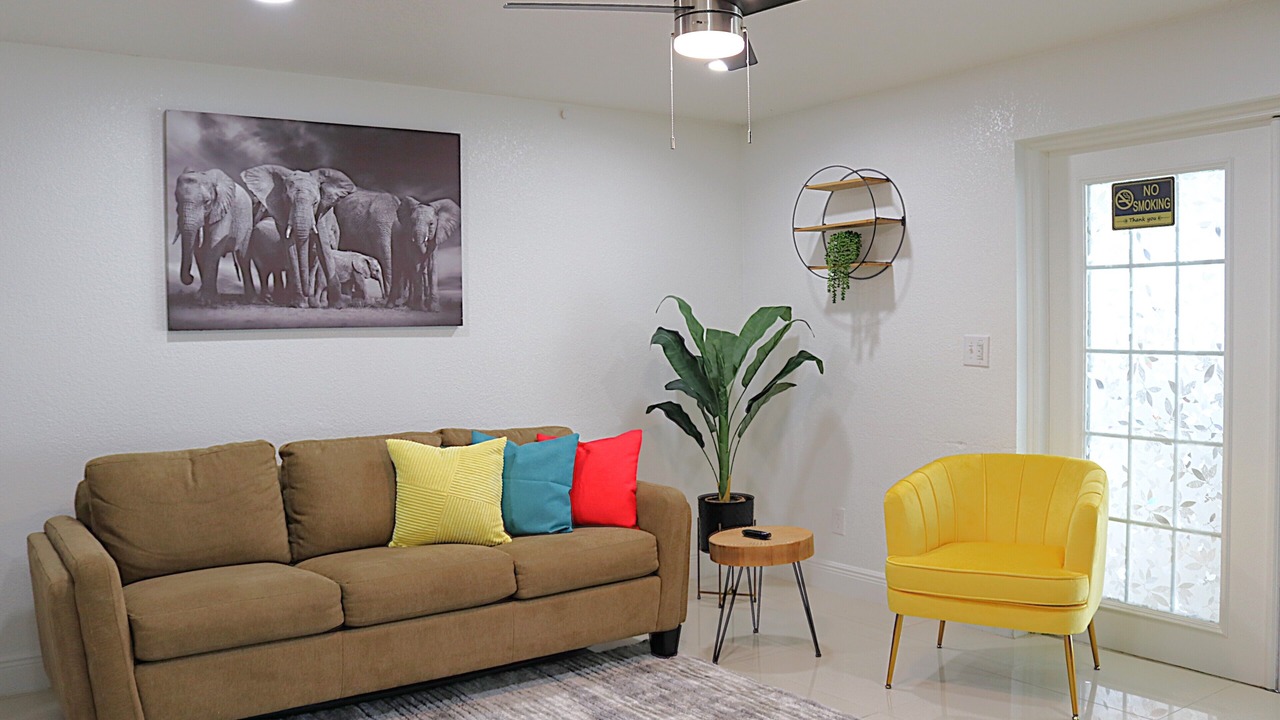 Photo of Livingroom in Bearss Plaza