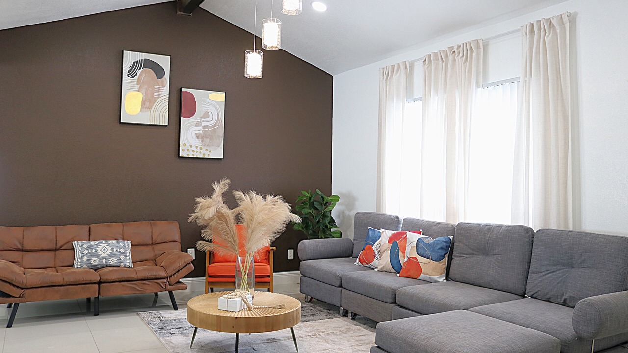 Photo of Livingroom in Bearss Plaza