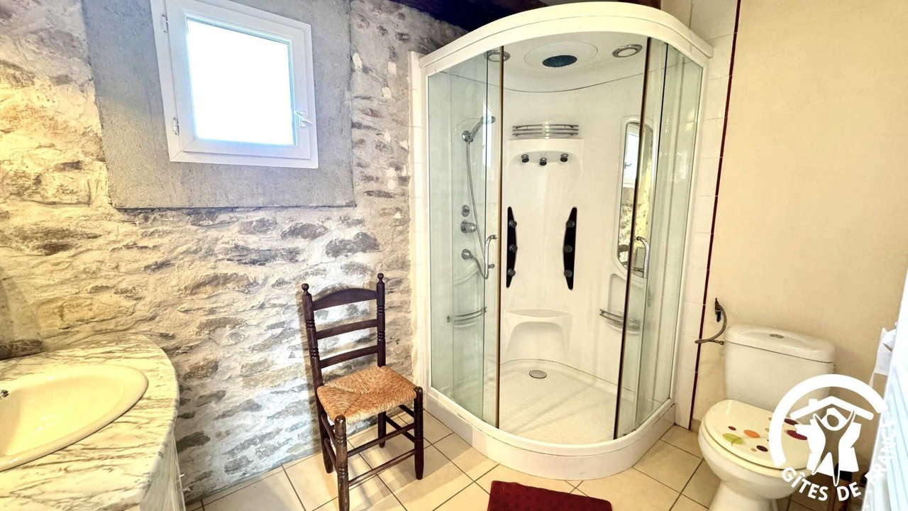 Photo of Bathroom in Limoux