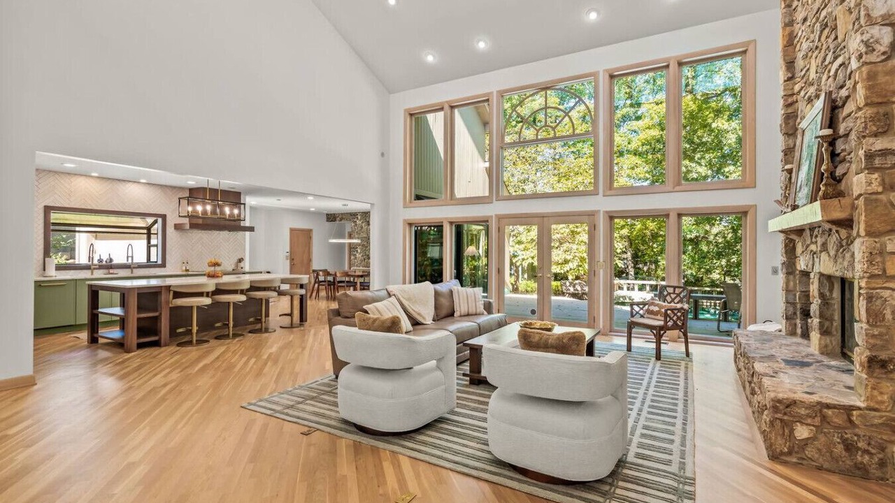 Photo of Livingroom in New Irving Park