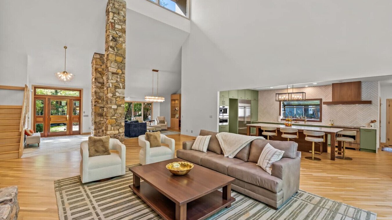 Photo of Livingroom in New Irving Park