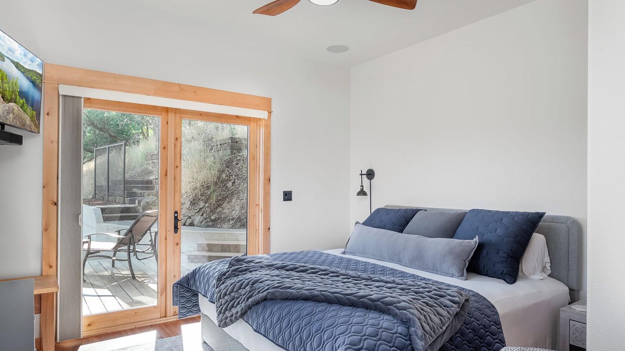 Photo of Bedroom in Roseburg