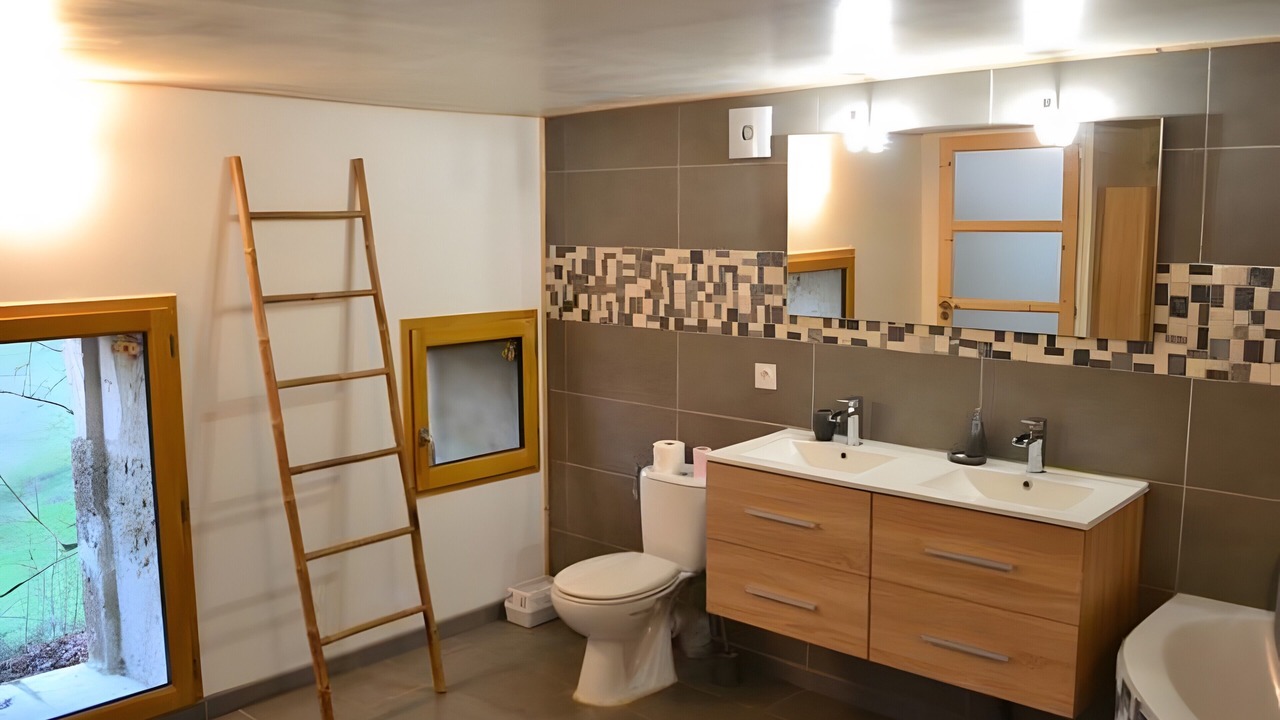 Photo of Bathroom in Bourg-de-Visa