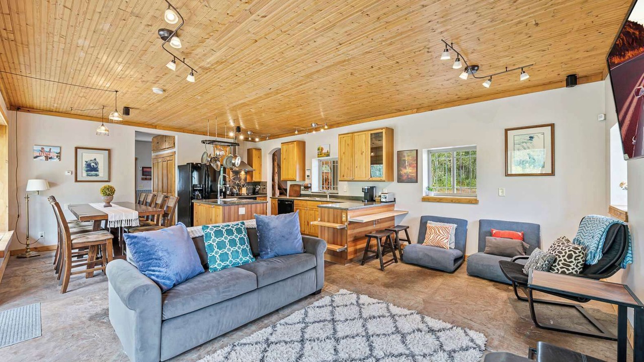 Photo of Livingroom in Silver Summit