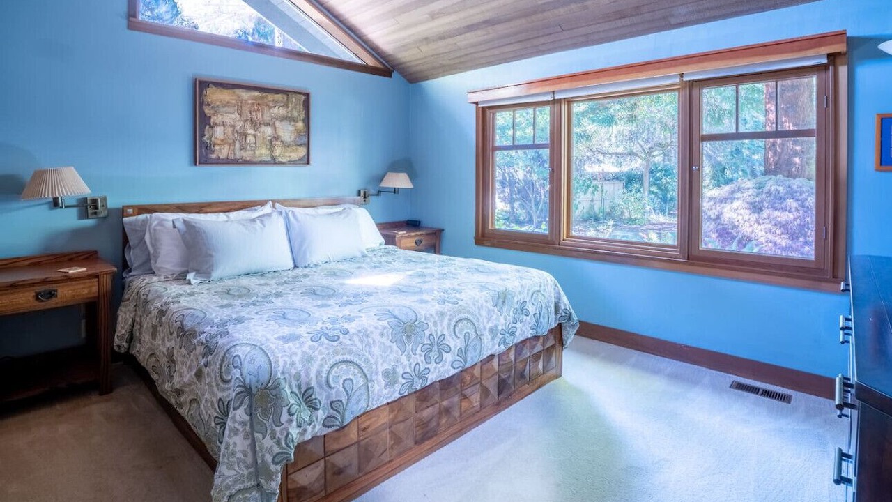 Photo of Bedroom in Rollingbay