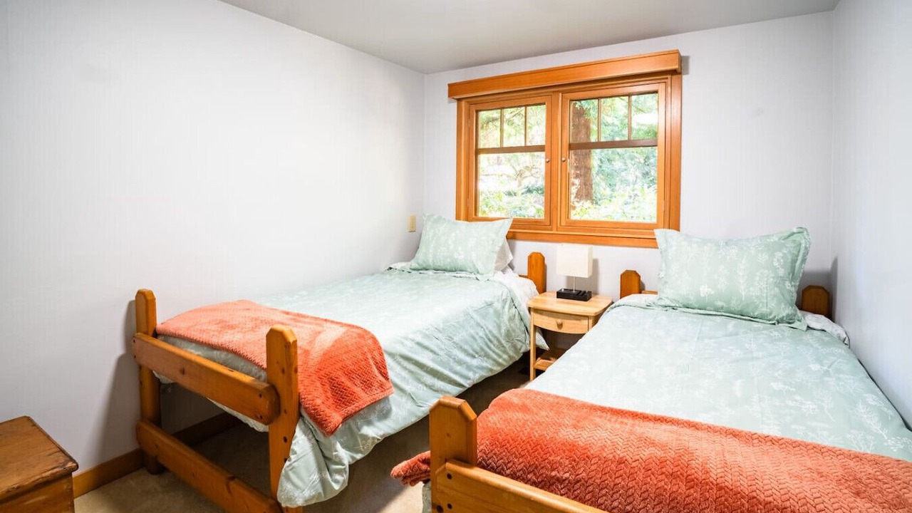Photo of Bedroom in Rollingbay
