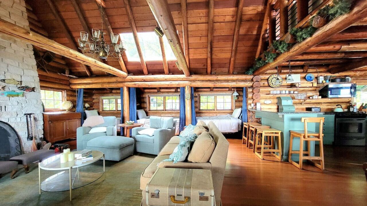 Photo of Livingroom in Hansville