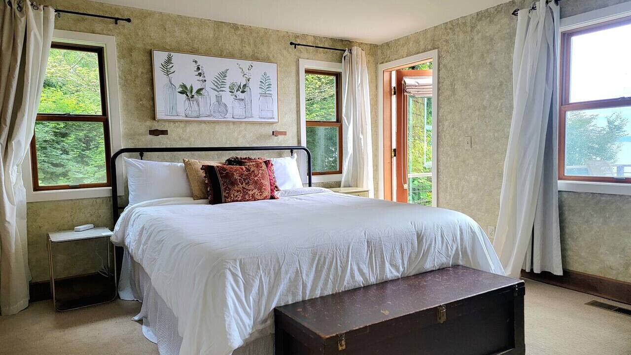 Photo of Bedroom in Hansville