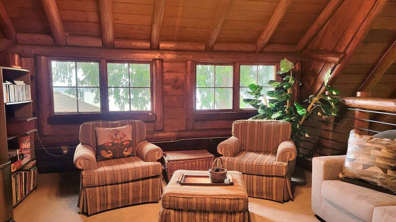 Photo of Livingroom in Hansville