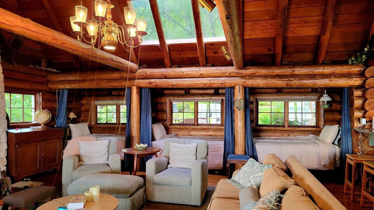 Photo of Livingroom in Hansville