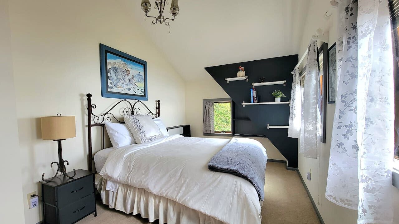 Photo of Bedroom in Hansville