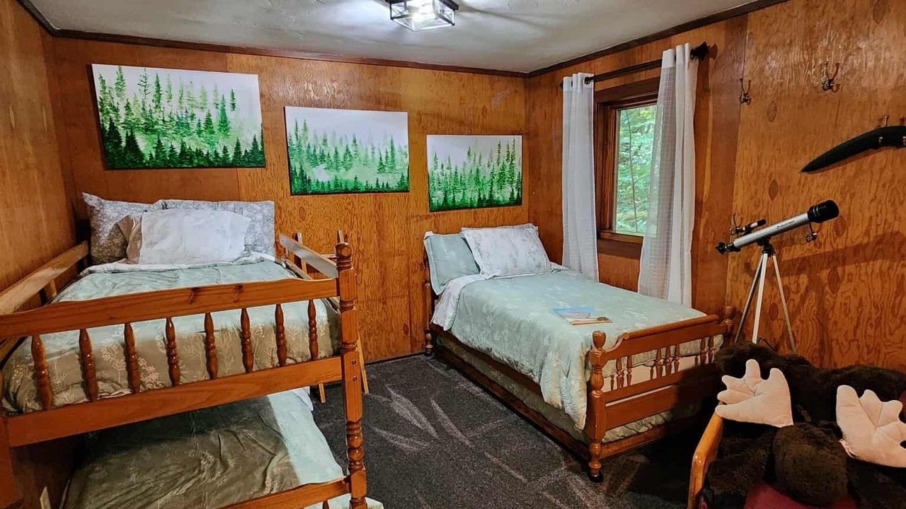 Photo of Bedroom in Town of Amboy