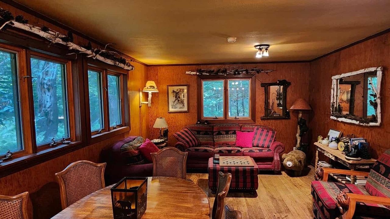 Photo of Livingroom in Town of Amboy