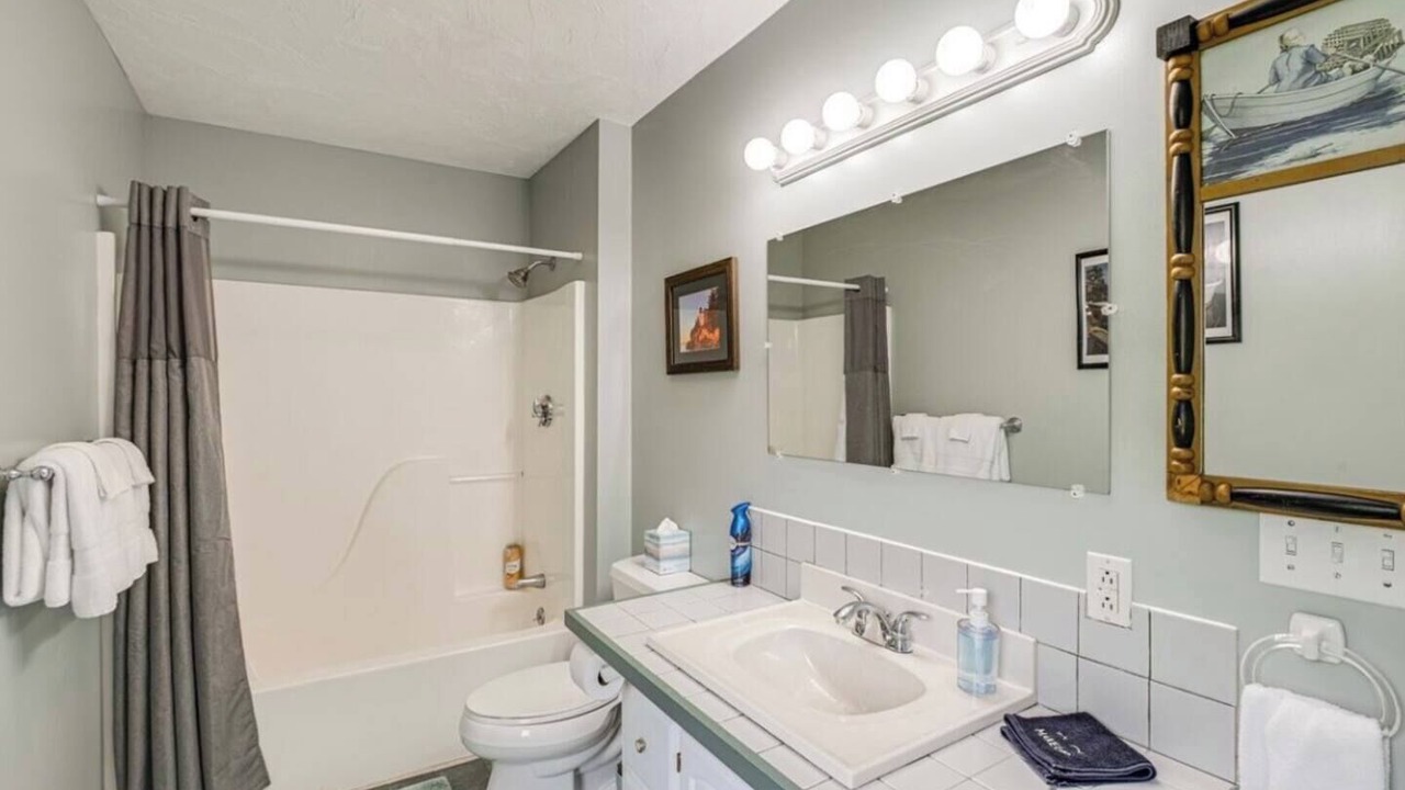 Photo of Bathroom in West Tremont