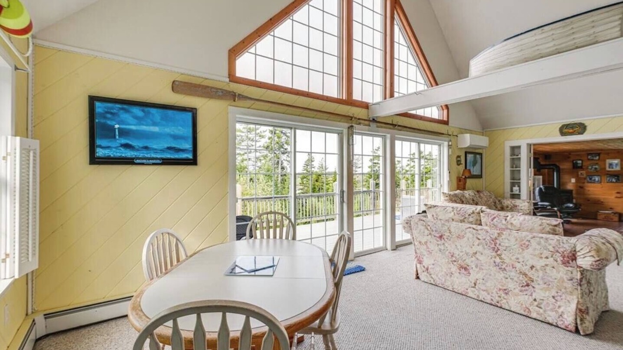 Photo of Livingroom in West Tremont