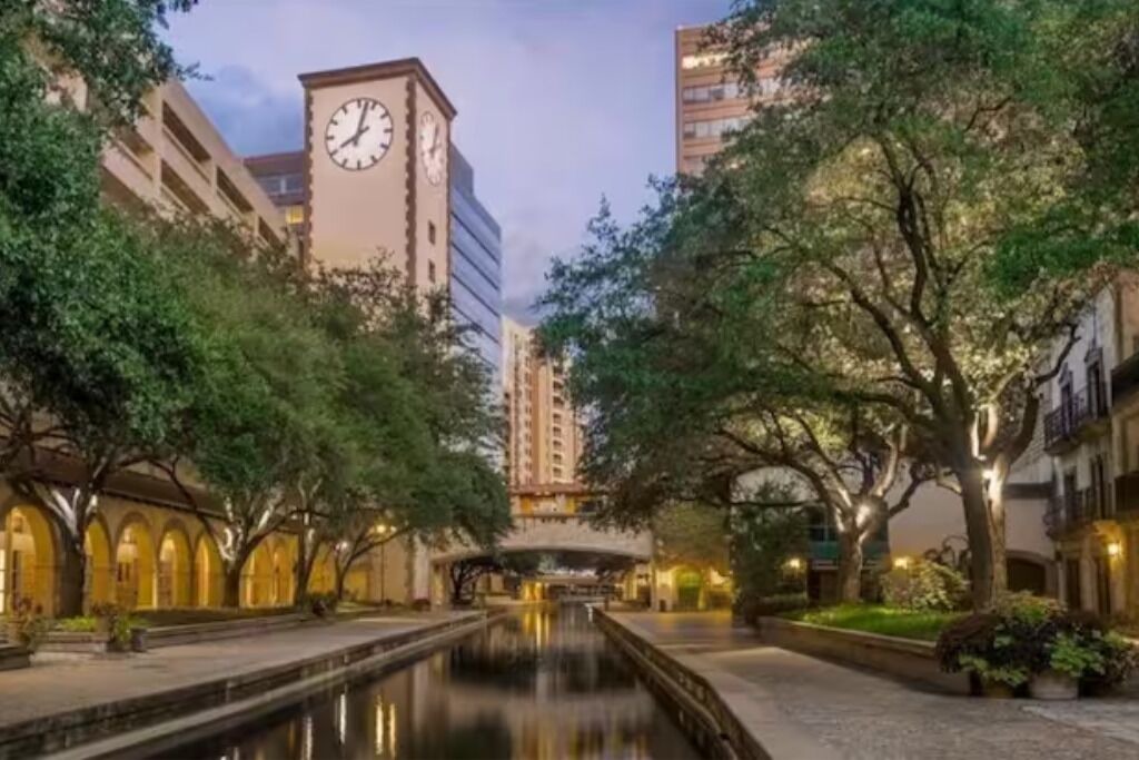 Photo of Others in Las Colinas
